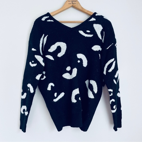 Mainstrip Black White V-Neck Twisted Sweater Medium LL20384 - Picture 5 of 6